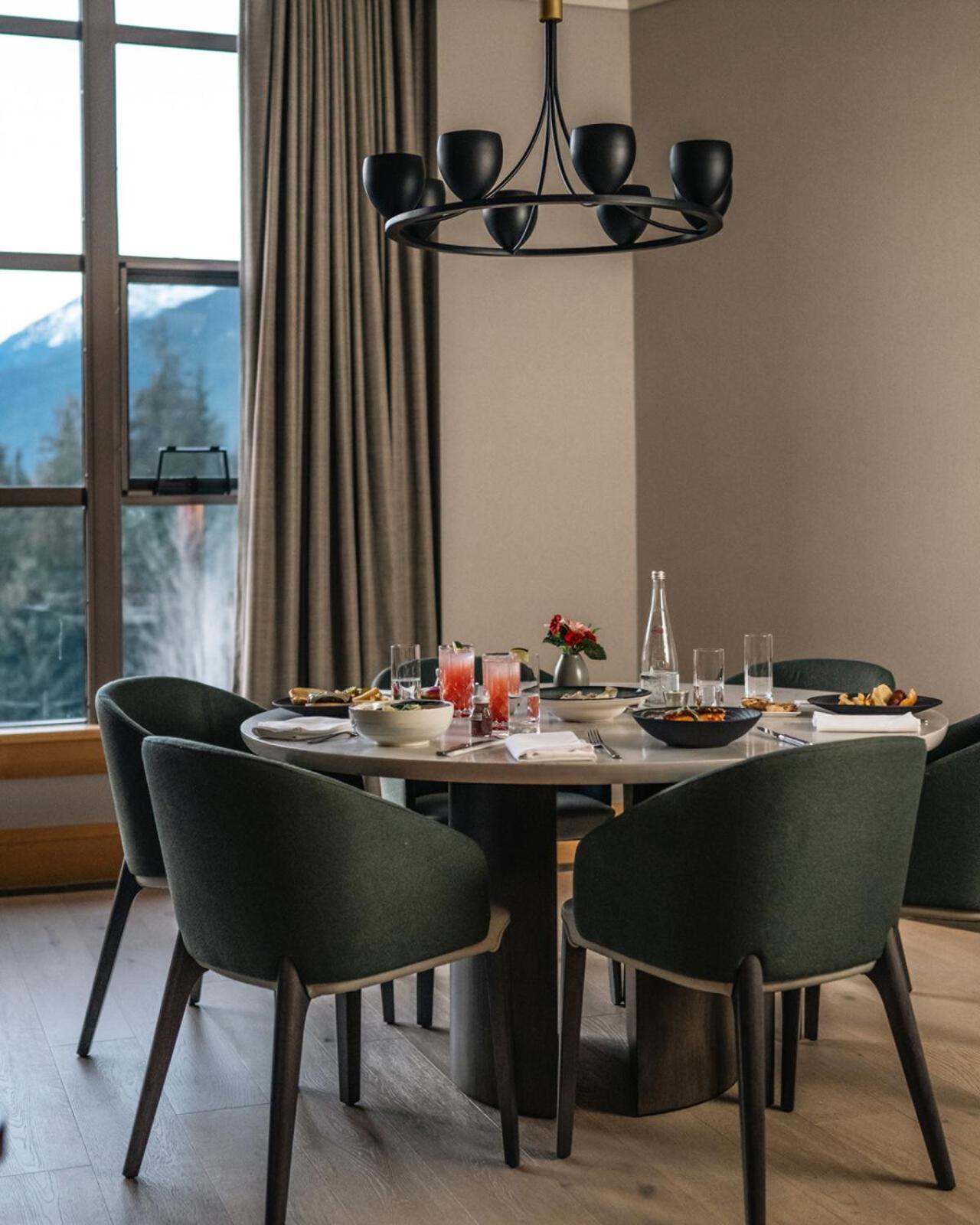 Four Seasons Resort Уистлер Экстерьер фото